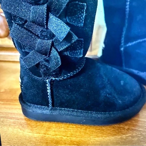 Ugg toddler, black suede boots size 5 snow winter - Picture 2 of 6